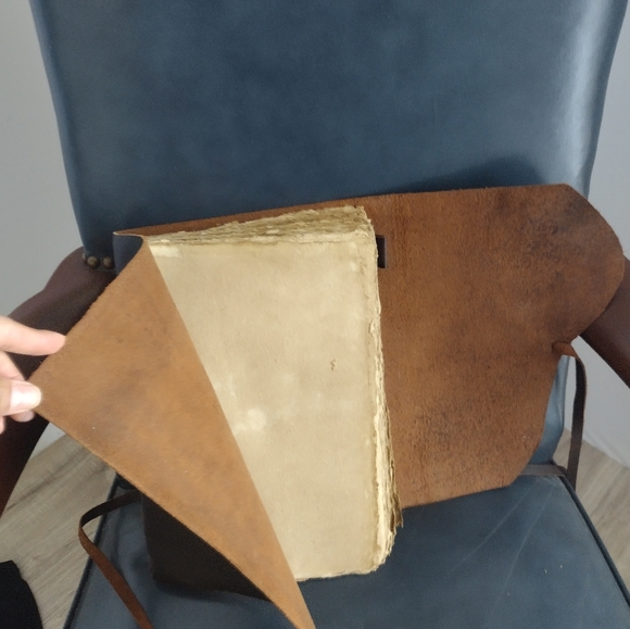 Everest Explorer Vintage Leather Travelling Journal with Rustic Handmade Deckle- - Picture 3 of 6